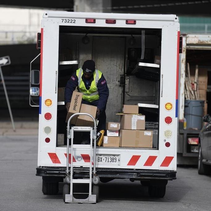 Purolator workers won't handle Canada Post packages if strike occurs, union says